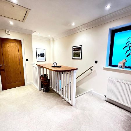 Апартаменти Modern And Cozy 2-Guest Flat With Gated Parking Кінгстон-на-Темзі Екстер'єр фото
