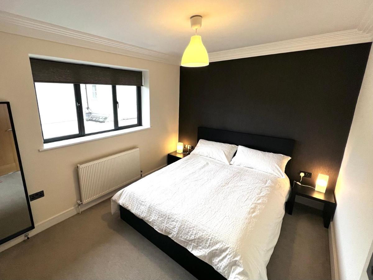Апартаменти Modern And Cozy 2-Guest Flat With Gated Parking Кінгстон-на-Темзі Екстер'єр фото